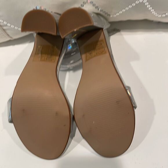 NEW Lov Mark iridescent Silver Heeled Sandal Size 6 - Picture 5 of 7